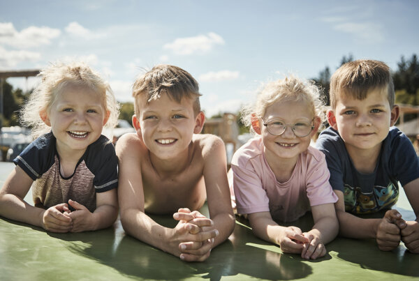 Kinderen met een glimlach op hun gezicht